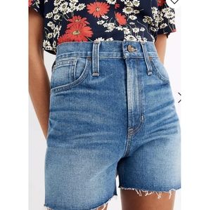 Madewell The perfect jean short .
